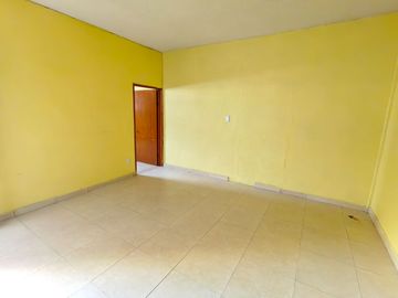 Casa en Venta en Jardines de Morelos Secc Islas con Local y 3 departamentos