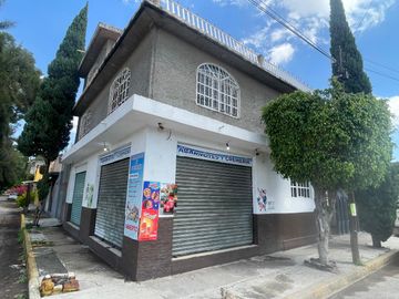 Casa en Venta en Jardines de Morelos Secc Islas con Local y 3 departamentos