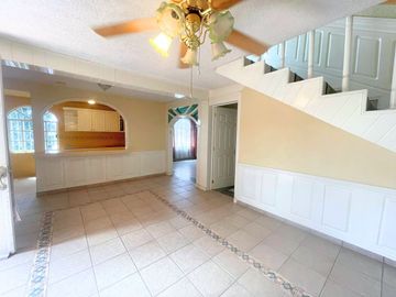 Casa en Venta en Jardines de Morelos Secc Islas con Local y 3 departamentos