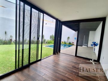 Venta de Moderna Casa en Privada Cerca Walmart Avila Camacho