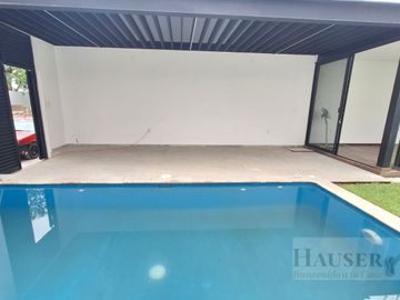 Venta de Moderna Casa en Privada Cerca Walmart Avila Camacho