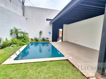 Venta de Moderna Casa en Privada Cerca Walmart Avila Camacho