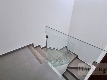 Venta de Moderna Casa en Privada Cerca Walmart Avila Camacho