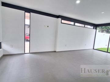 Venta de Moderna Casa en Privada Cerca Walmart Avila Camacho