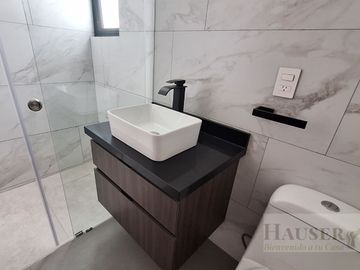 Venta de Moderna Casa en Privada Cerca Walmart Avila Camacho