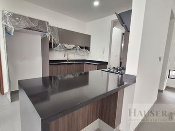 Venta de Moderna Casa en Privada Cerca Walmart Avila Camacho