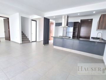 Venta de Moderna Casa en Privada Cerca Walmart Avila Camacho