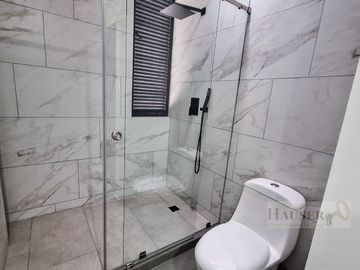 Venta de Moderna Casa en Privada Cerca Walmart Avila Camacho