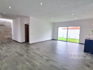 Venta de Moderna Casa en Privada Cerca Walmart Avila Camacho
