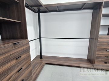 Venta de Moderna Casa en Privada Cerca Walmart Avila Camacho
