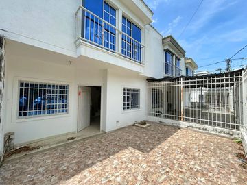 CASA EN VENTA EN BONDA SANTA MARTA