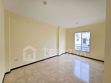 Venta de Casa Esquinera de 2 plantas, 3 dormitorios, cada uno con baño. Urbanización La Gran Vittoria Km 2 Vía La Aurora - Salitre.