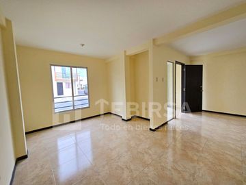 Venta de Casa Esquinera de 2 plantas, 3 dormitorios, cada uno con baño. Urbanización La Gran Vittoria Km 2 Vía La Aurora - Salitre.