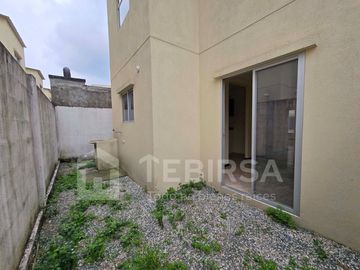 Venta de Casa Esquinera de 2 plantas, 3 dormitorios, cada uno con baño. Urbanización La Gran Vittoria Km 2 Vía La Aurora - Salitre.