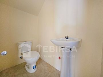 Venta de Casa Esquinera de 2 plantas, 3 dormitorios, cada uno con baño. Urbanización La Gran Vittoria Km 2 Vía La Aurora - Salitre.