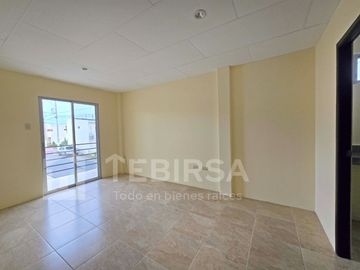 Venta de Casa Esquinera de 2 plantas, 3 dormitorios, cada uno con baño. Urbanización La Gran Vittoria Km 2 Vía La Aurora - Salitre.