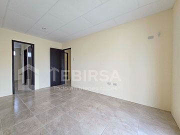 Venta de Casa Esquinera de 2 plantas, 3 dormitorios, cada uno con baño. Urbanización La Gran Vittoria Km 2 Vía La Aurora - Salitre.