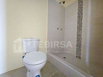 Venta de Casa Esquinera de 2 plantas, 3 dormitorios, cada uno con baño. Urbanización La Gran Vittoria Km 2 Vía La Aurora - Salitre.