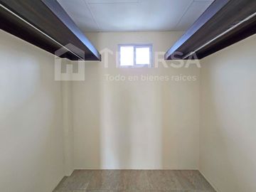 Venta de Casa Esquinera de 2 plantas, 3 dormitorios, cada uno con baño. Urbanización La Gran Vittoria Km 2 Vía La Aurora - Salitre.