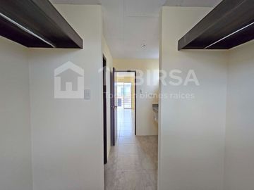 Venta de Casa Esquinera de 2 plantas, 3 dormitorios, cada uno con baño. Urbanización La Gran Vittoria Km 2 Vía La Aurora - Salitre.