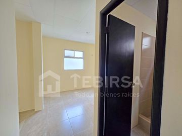 Venta de Casa Esquinera de 2 plantas, 3 dormitorios, cada uno con baño. Urbanización La Gran Vittoria Km 2 Vía La Aurora - Salitre.