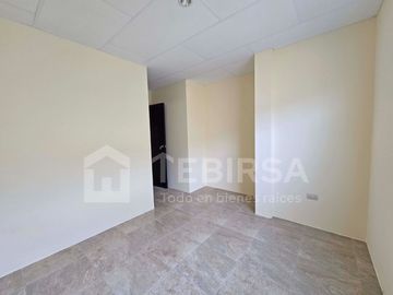 Venta de Casa Esquinera de 2 plantas, 3 dormitorios, cada uno con baño. Urbanización La Gran Vittoria Km 2 Vía La Aurora - Salitre.