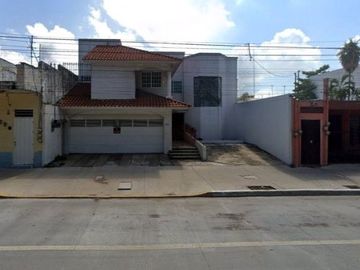 CASA CON ALBERCA EN VENTA EN VERACRUZ, OPORTUIDAD.