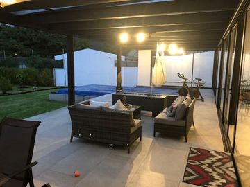 LOS CHILLOS, estrene propiedad de lujo con piscina, 1000m2 terreno y 386m2 construcción