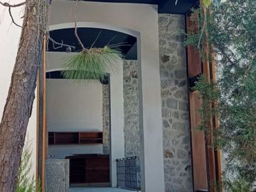 CASA EN ZONA BOSCOSA TIPO ESTUDIO EN CUERNAVACA