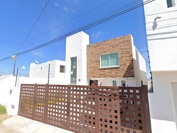 Excelente oportunidad, linda casita muy bien ubicada