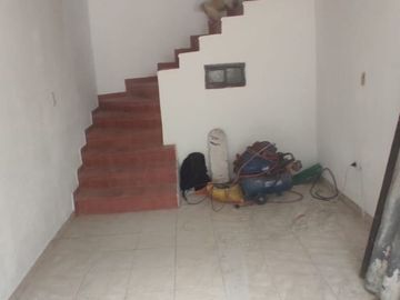 Venta de casa de 3 niveles con piscina en Melgar – Barrio Sicomoro