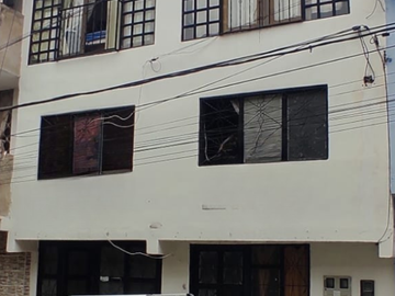 Venta de casa de 3 niveles con piscina en Melgar – Barrio Sicomoro