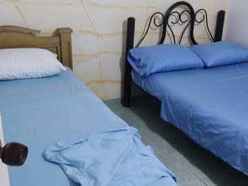 Venta de casa de 3 niveles con piscina en Melgar – Barrio Sicomoro