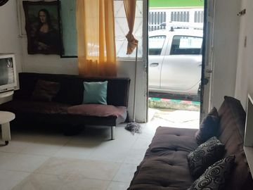 Venta de casa de 3 niveles con piscina en Melgar – Barrio Sicomoro