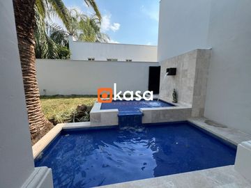 Quinta en Venta en Residencial Bugambilias, Carretera Nacional.