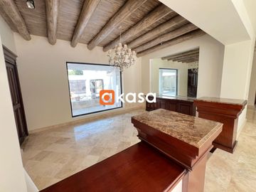 Quinta en Venta en Residencial Bugambilias, Carretera Nacional.