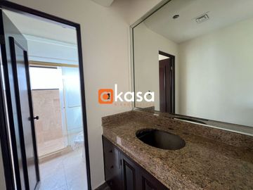 Quinta en Venta en Residencial Bugambilias, Carretera Nacional.