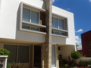 Casa En Venta Remate Bancario En Fraccionamiento Lomas Del Ángel Puebla Jp
