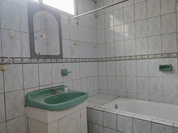Venta de casa en Centenario Sur.