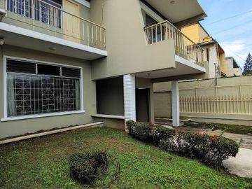 Venta de casa en Centenario Sur.