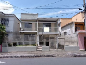 Venta de casa en Centenario Sur.