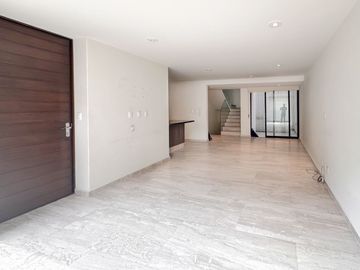 Venta de Casa condominio en la del Valle con roof y terraza privado