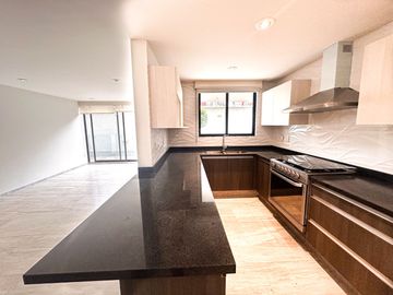Venta de Casa condominio en la del Valle con roof y terraza privado