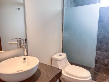Venta de Casa condominio en la del Valle con roof y terraza privado