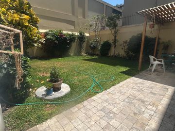SAN ISIDRO HERMOSA CASA CON JARDIN