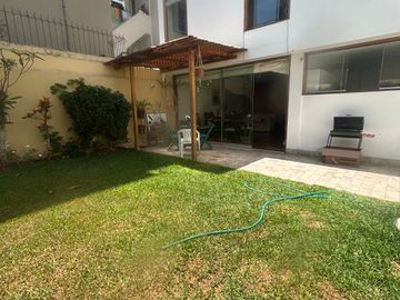 SAN ISIDRO HERMOSA CASA CON JARDIN