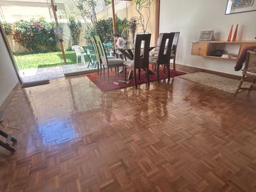 SAN ISIDRO HERMOSA CASA CON JARDIN