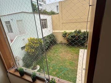 SAN ISIDRO HERMOSA CASA CON JARDIN