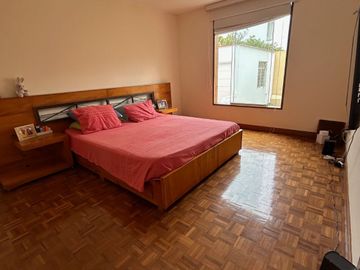 SAN ISIDRO HERMOSA CASA CON JARDIN