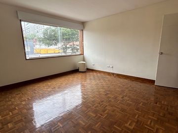SAN ISIDRO HERMOSA CASA CON JARDIN